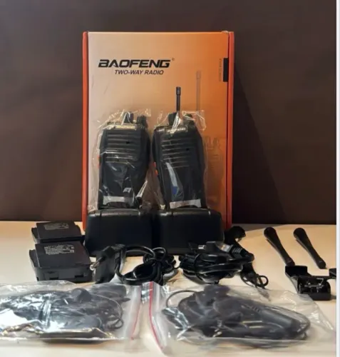 Rádio comunicador BF-777 usado em acampamento, está sem detalhes