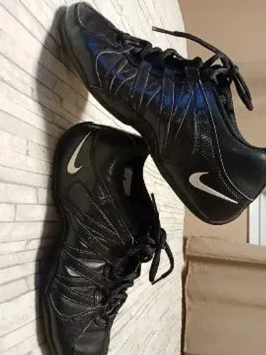 Tênis Nike em couro legítimo número 39/40.