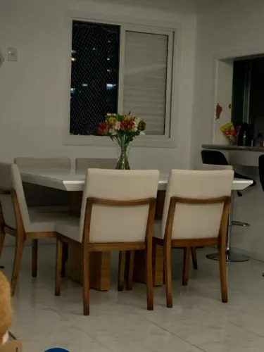 Mesa de Jantar 1,5mX 2m ( 6 lugares) e Sofá 2,5m X 85 cm