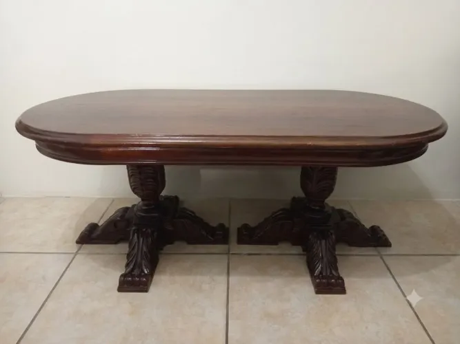 Mesa de centro 100% madeira de alto nível. Invernizada. 