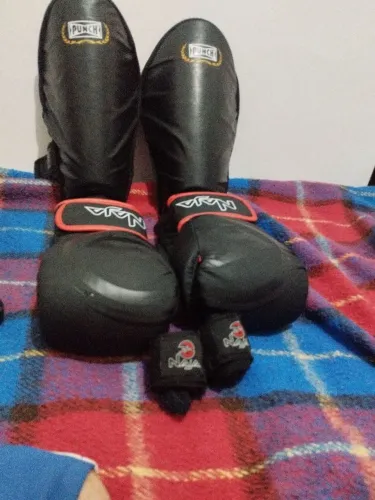 Kit muay Thai semi novos leia a descrição