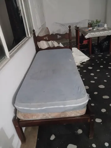 CAMA DE SOLTEIRO E COLCHÃO