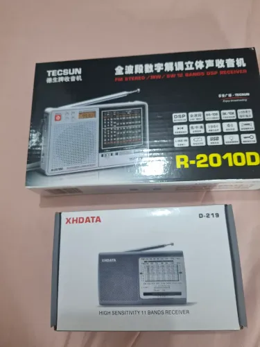 Tecsun R_2010D e XHDATA D_219