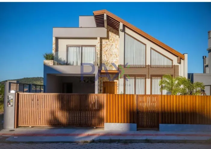 Casa de 3 dormitórios à venda no Bairro Ferraz em Garopaba