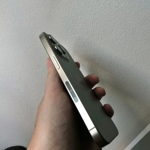 iPhone 15 pro titanium