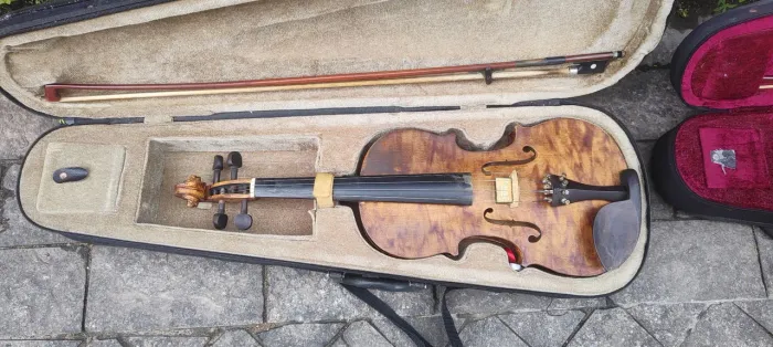Estou vendendo dois Violinos, aceito proposta 