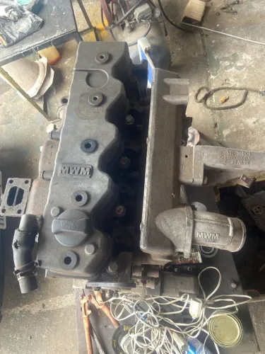 Motor MWM 2.8, diesel.