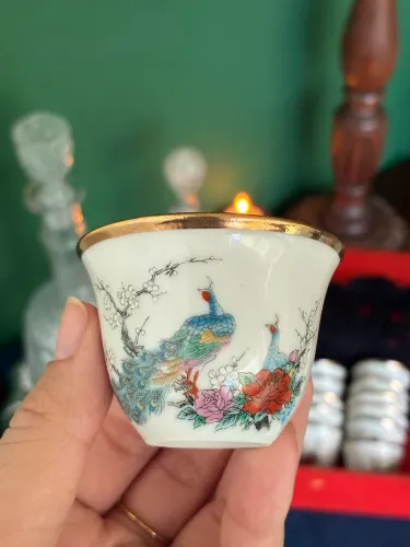 Belíssimo e delicado conjunto de 12 copinhos japoneses para saquê (ochoko)
