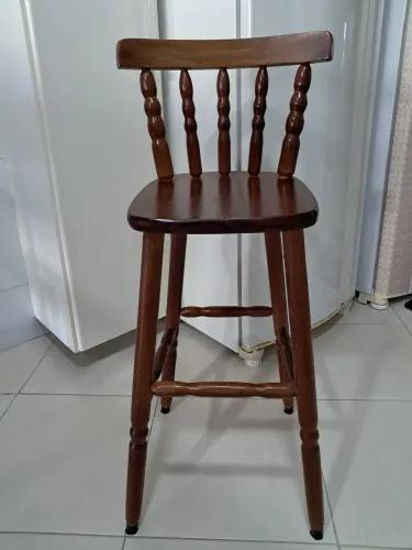 Banqueta alta de madeira maciça