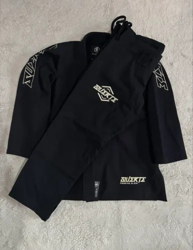 Kimono Jiu-jítsu SUERTE - tamanho A0