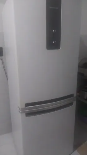 Geladeira Brastemp Inverse Branca com Painel Digital 