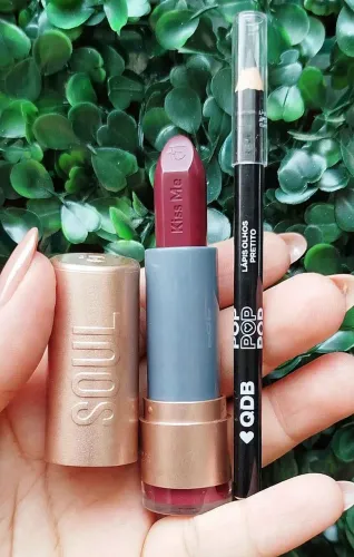 Kit batom Eudora e lápis de olho preto QBD