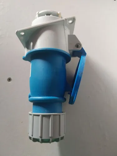 Plug Newkon 3P +T 32A