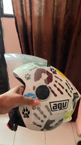 Capacete aberto usado 