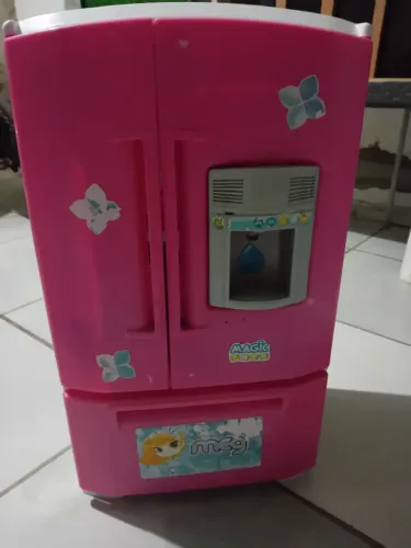 Geladeira de brinquedo