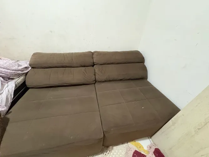 Sofá retrátil marrom 