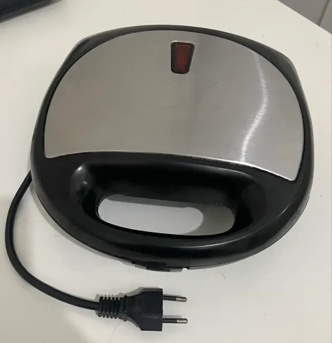 Vende-se sanduicheira da marca Britânia 