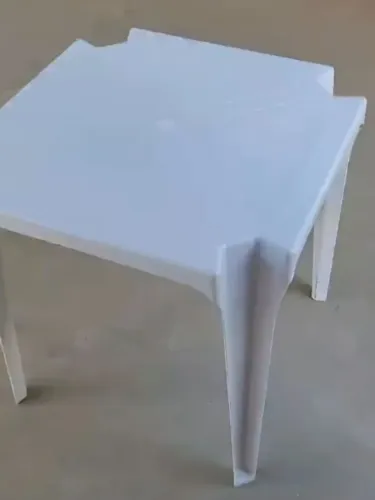 Mesa branca de plástico resistente 
