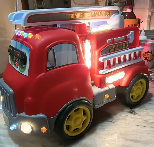 Caixa de som artesanal, adptado em carrinho de bombeiro