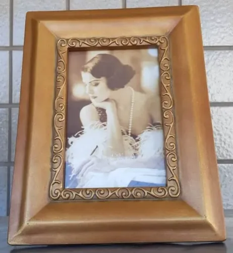 Porta-retrato cerâmica dourado retangular e outro oval