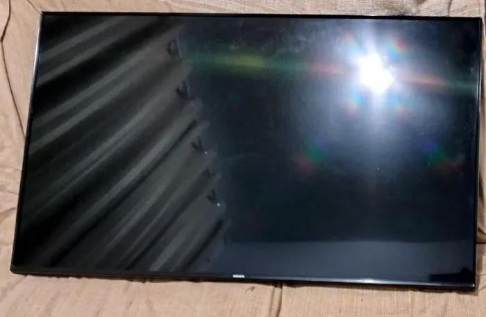 TV Samsung Smart 48" Full HD - Liga, mas com Defeito - R$ 350