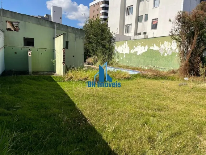 Terreno plano à venda no Castelo