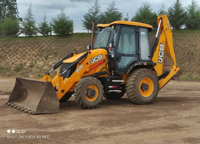 Retroescavadeira JCB 3CX 2017 - Parcele 