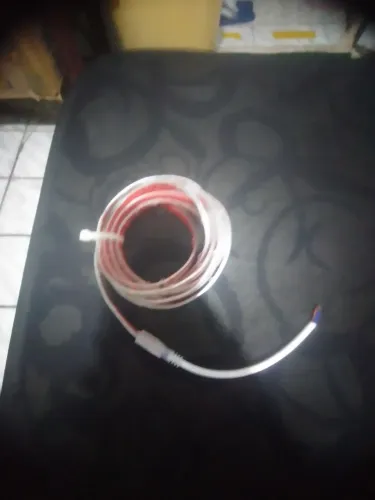 Vendo essa fita de led de cor amarela 3 m