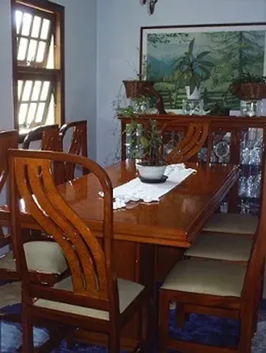 Mesa de Almoço e Jantar Grande - 8 lugares - Acabamento em Mogno