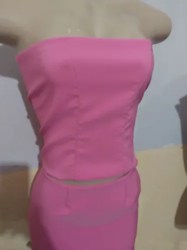 Costureira com prática em consertos, reforma em roupas.