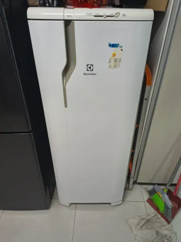 Geladeira Electrolux 214L Perfeito estado.