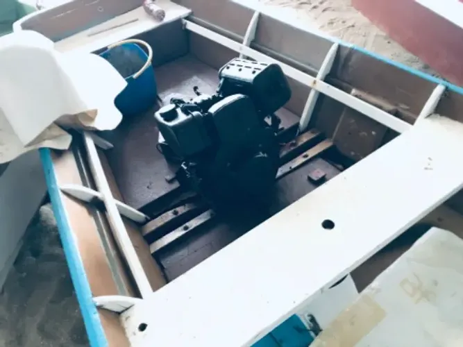 Vende-se Barquinho pra quem gosta de pescar com os amigos e familiares top