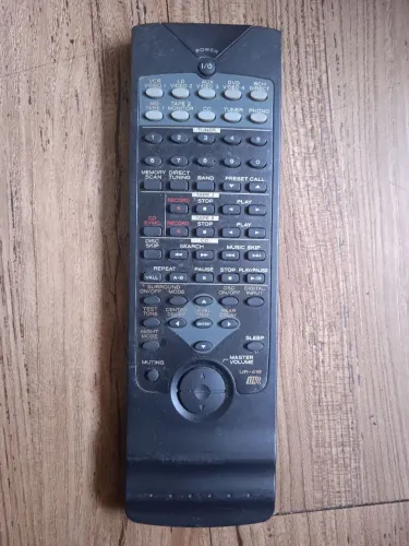 Controle remoto Receiver Teac  A-GD 7900 funcionando <br><br>Tem marcas de uso 