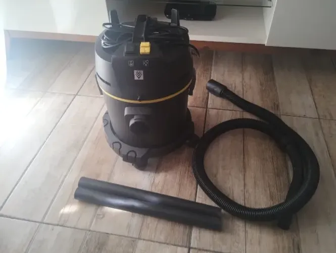  Extratora De Estofados Kärcher 4 Black 1.600W - 5 em 1 - Semi Nova