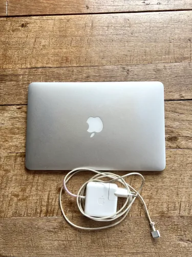 MacBook Air 11.6 polegadas + carregador original em perfeito estado