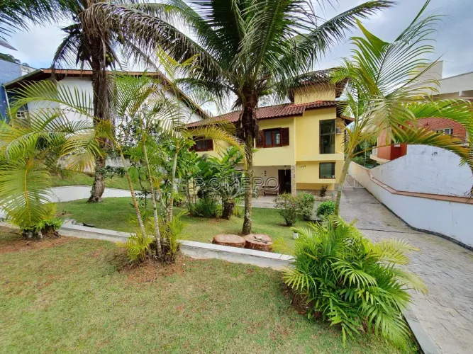 Casa com 5 quartos, Recanto Lagoinha, Ubatuba - R$ 2.6 mi, Cod: 2222