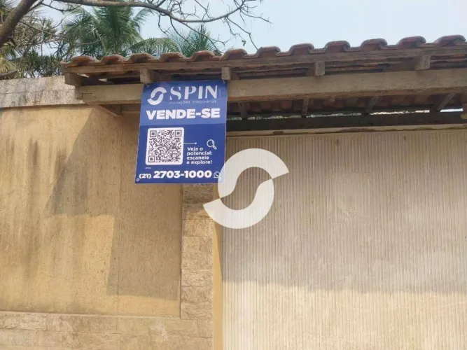 Casa com quintal arborizado