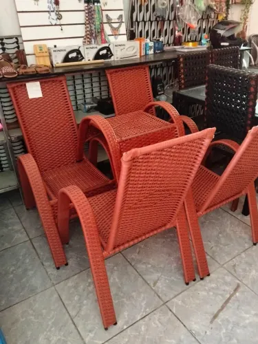 Conjunto com 4 Cadeiras de Balanço em Fibra - Novas
