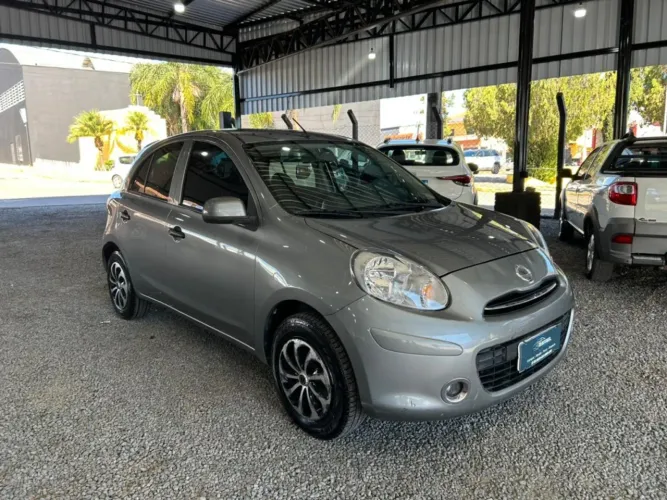 Nissan March S 1.6 16V Flexstart 5P 2012