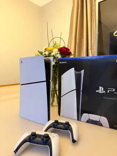 PS5 slim quase novo 