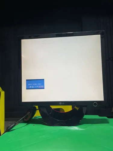 Monitor Lg Lcd Quadrado 19 Flatron L1900e Com Fonte Preto 127/220v