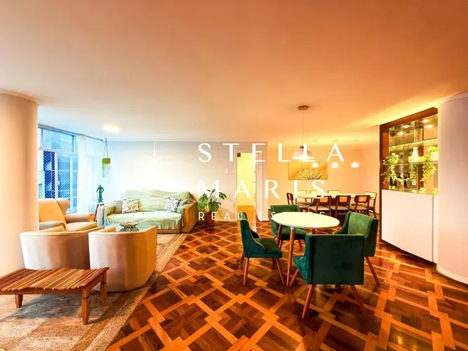 IPANEMA, Posto 8. Apartamento reformado, 257 m2, 04 quartos, sendo 01 suíte master. 02 vag