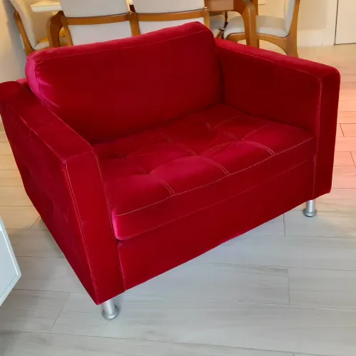 Sofá veludo vermelho