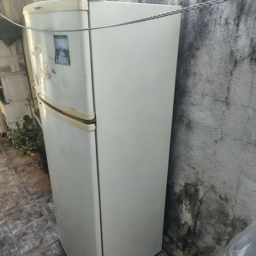 Geladeira funcionando (só trocar a borracha)