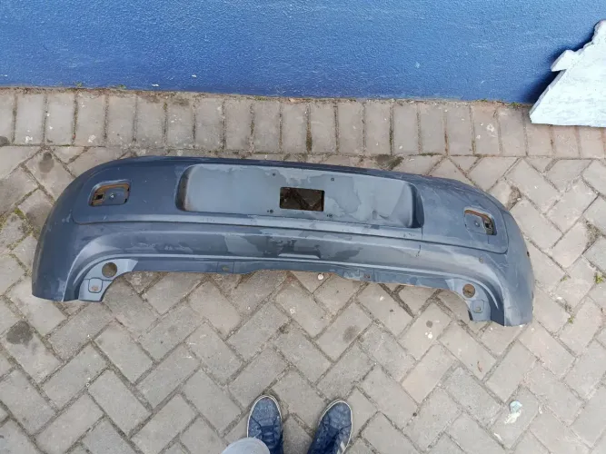 Para-choque traseiro Fiat Uno Vivace.