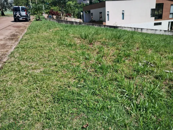 LOTE  NO CONDOMÍNIO IMPERIAL EM ALDEIA, VISTA PARA O LAGO!
