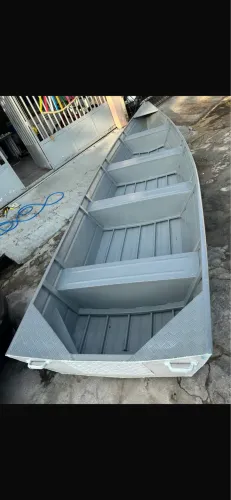 Lancha de 6 metros, praticamente zero!