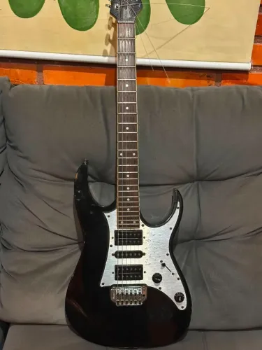 Vendo kit completo de guitarra e amplificador.