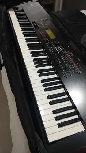 Teclado Yamaha S90E ES
