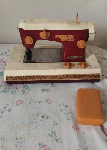 Brinquedo Antigo - Máquina de Costura da Estrela